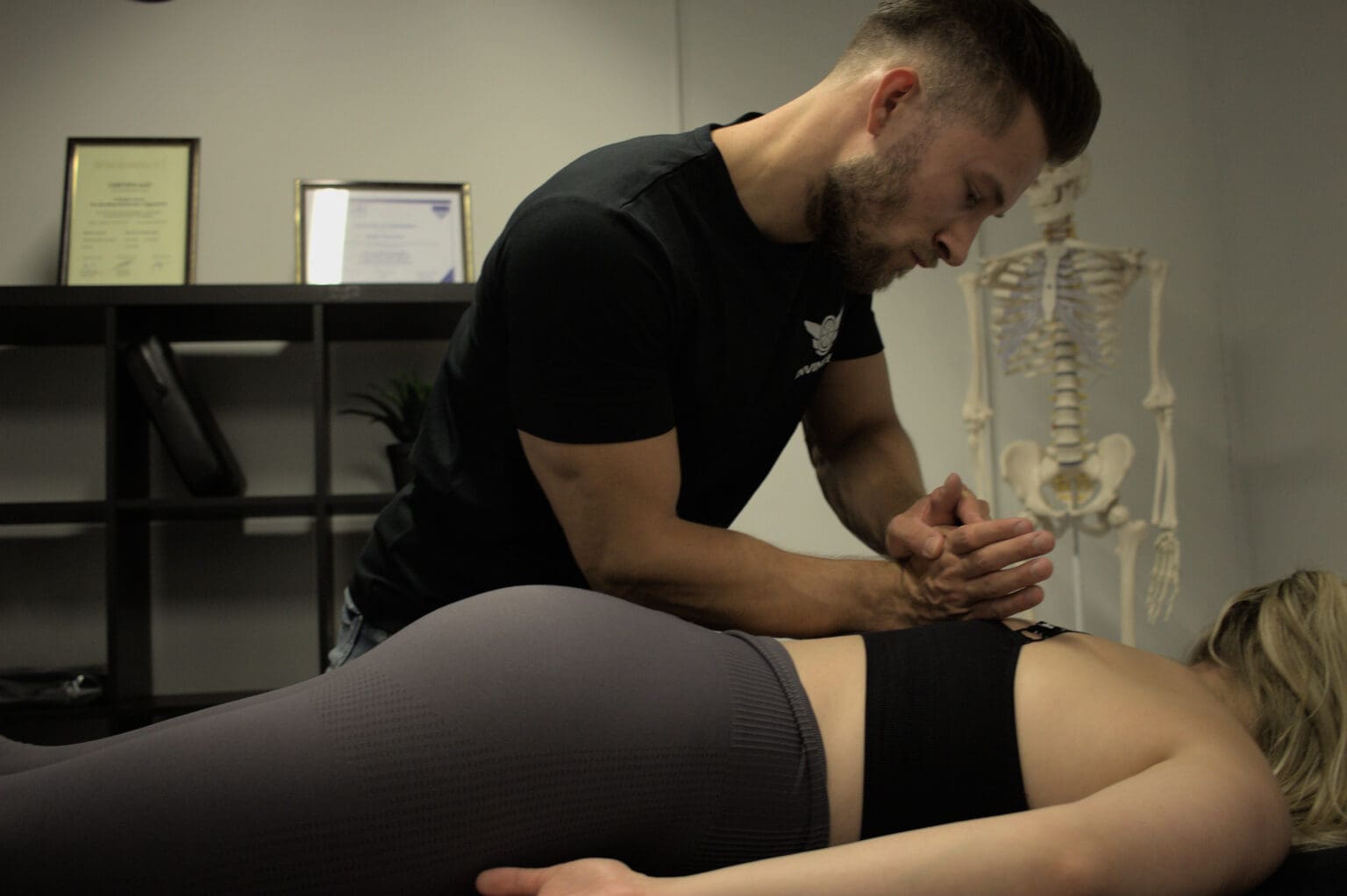 manuele therapie behandeling bij patiënt